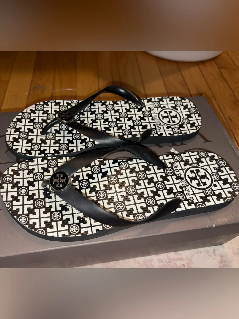 Tory Burch Chelsea geometric-print flip-flops, Size 8.5